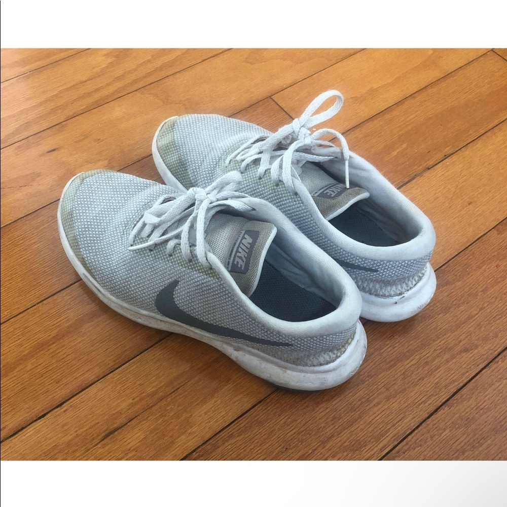 Nike sneakers size 6